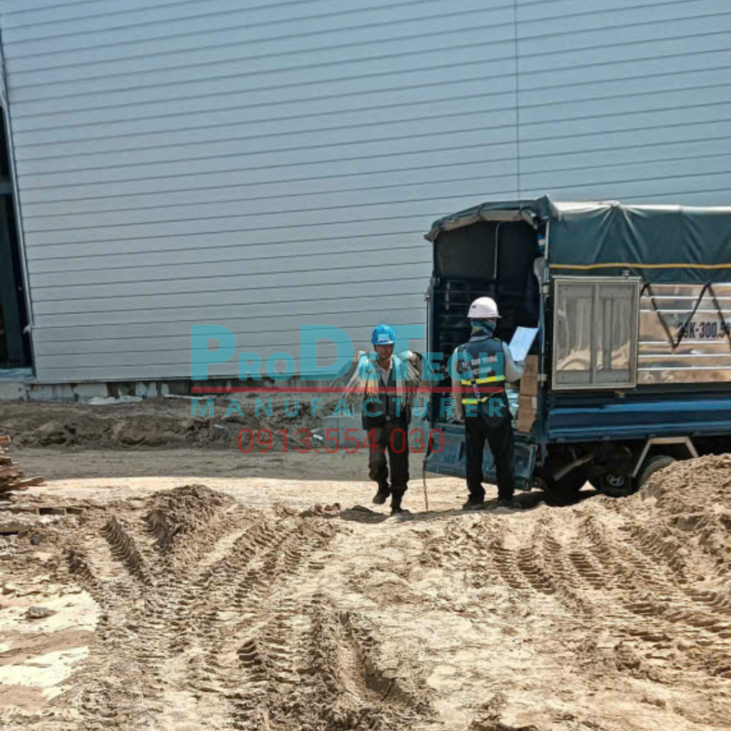 Vận chuyển gối đỡ ống PU Foam và cùm treo cho hệ thống điều hòa trung tâm, đảm bảo chất lượng và đúng tiến độ công trình.